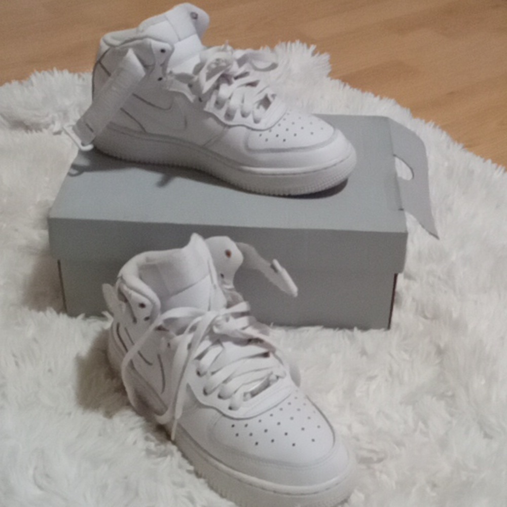 Tennis Shoe